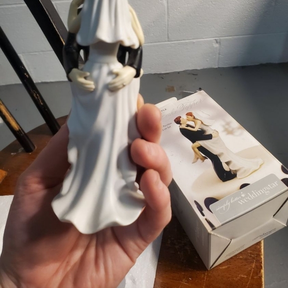 Wedding Cake Topper - Kissing Couple - Picture 4 of 5